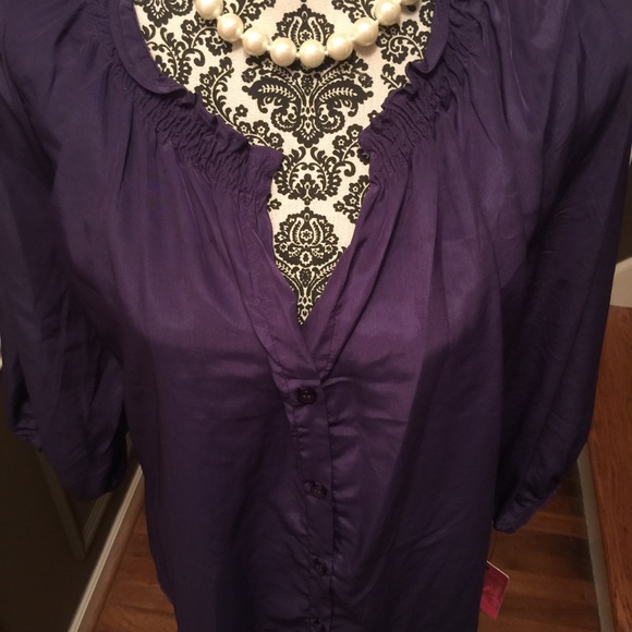 ☀️☀️SUMMER SALE!☀️NWT: Plum-colored Peasant Shirt - Picture 2 of 4
