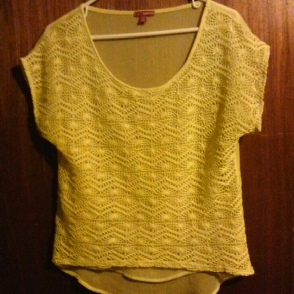 Yellow shirt would look great with jean shorts!!!