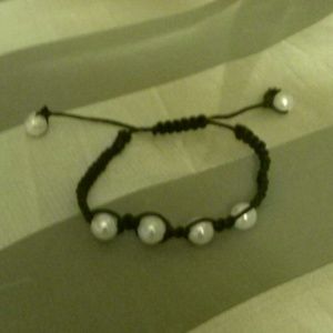 Handcrafted adjustable pearl bracelet