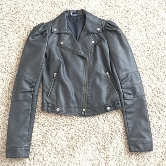✨Black Moto Jacket! Size medium✨