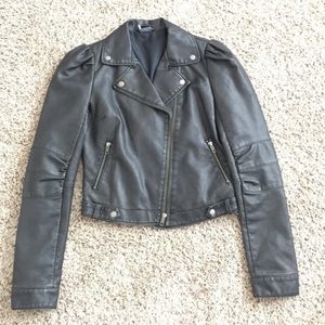 ✨Black Moto Jacket! Size medium✨