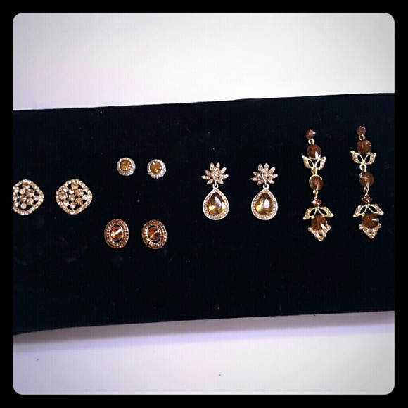 *EARRING CLEARANCE!!!