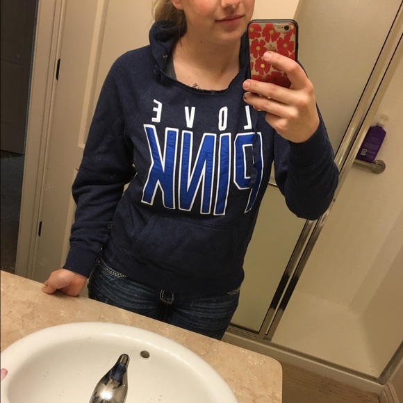 ❤️SOLD❤️Pullover pink hoodie - Picture 2 of 3