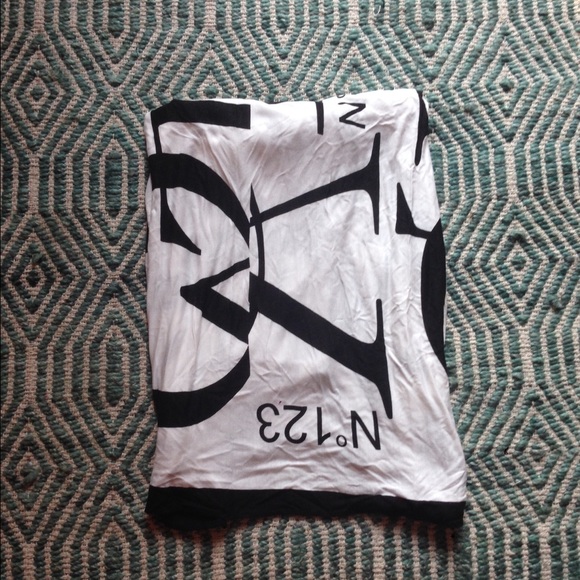 H&M Graphic LOVE Scarf