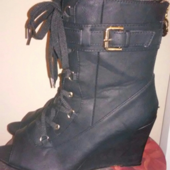 Black opened toe boots