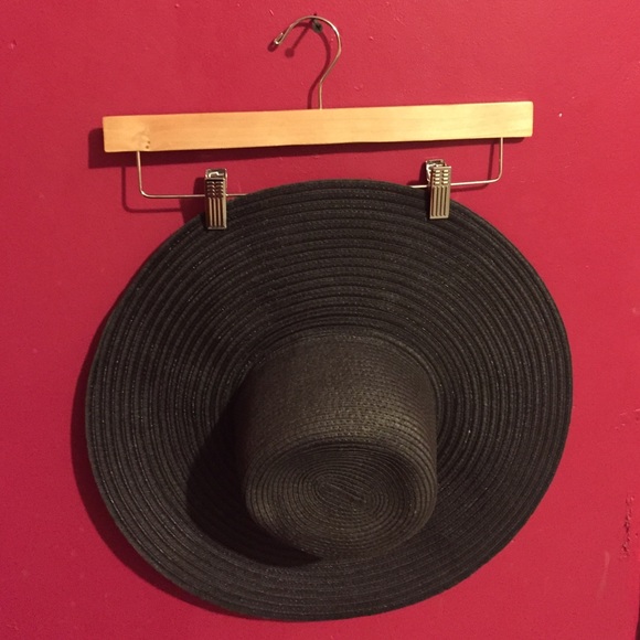 Black Beach Hat