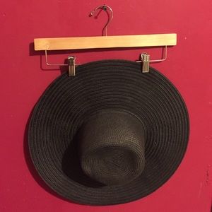 Black Beach Hat