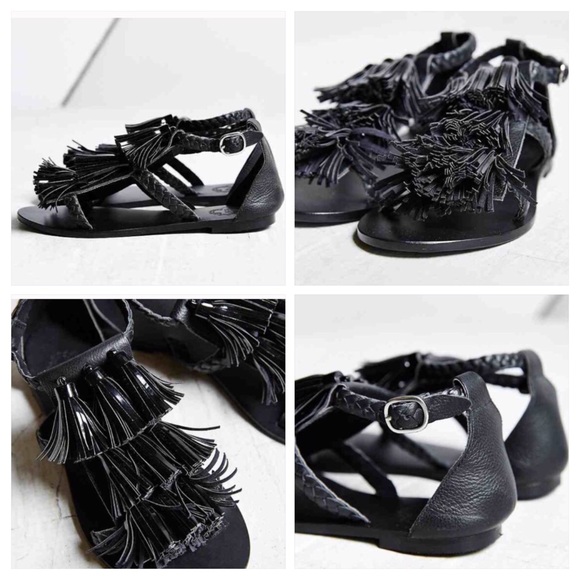 Urban Outfitters Shoes - Urban Outfitters Ecote Black Leather Sandals