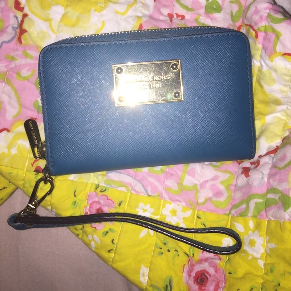 Michael Kors Handbags - Michael Kors wallet