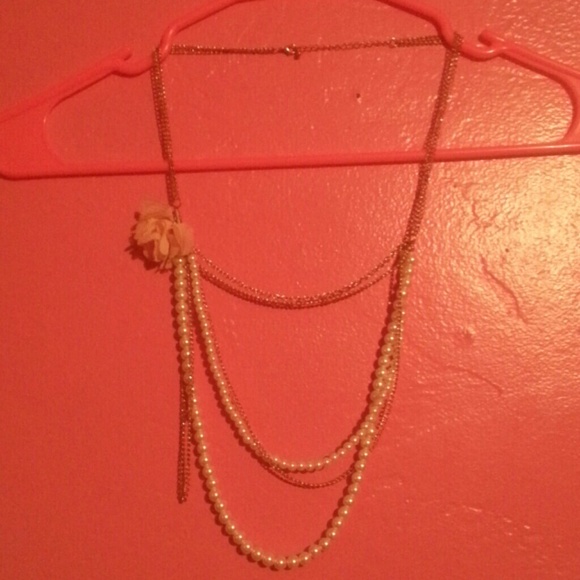 Pearl and flower necklace - Picture 1 of 1