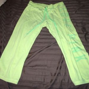 Cropped loose warm ups