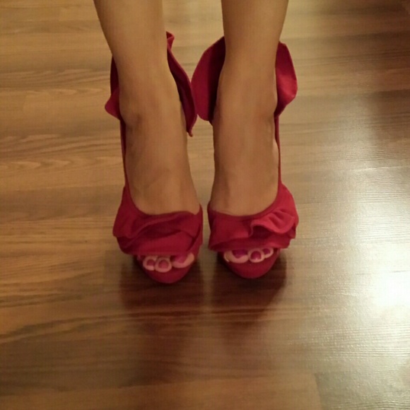 Extra Pics For Sexy Red Shoes.