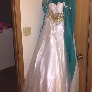 White Alyce prom dress