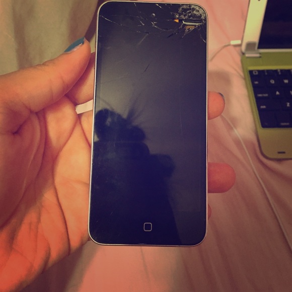 iPod 5th Generation 16GB - Picture 1 of 2