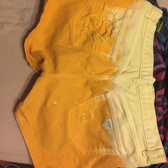 Guess Shorts - Picture 2 of 2