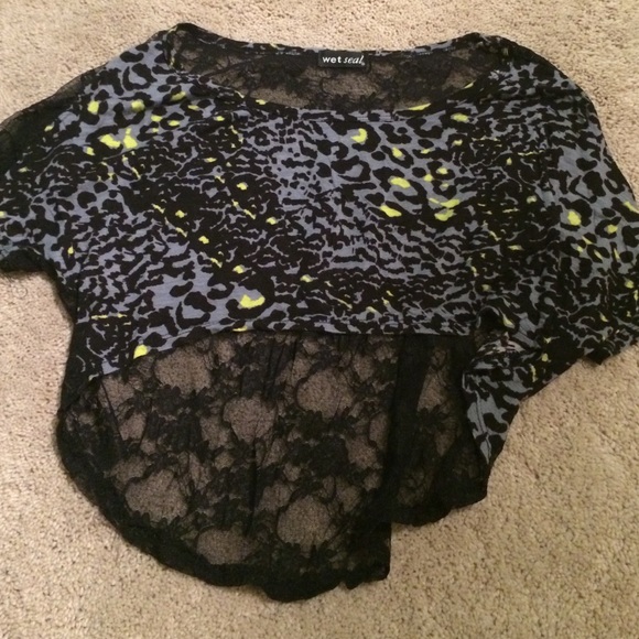 Lace back crop top!