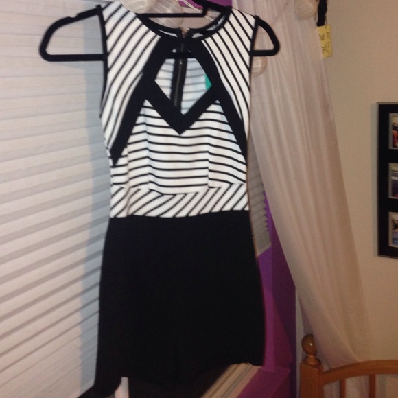 Super cute romper !! Tags still on