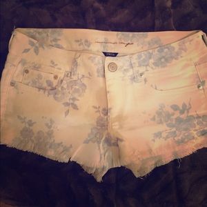 American Eagle Outfitters cut-off shorts