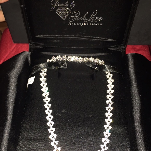 Glamorous  tear drop necklace - Picture 4 of 4