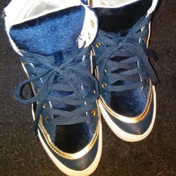 BLUE VALOUR SNEAKER