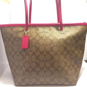 Sold❌❌Coach sig  taxi zip tote in PINK ~ NWT