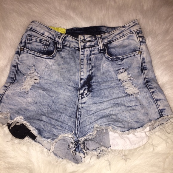 High waisted denim shorts!😍