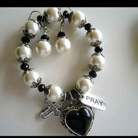 Handmade beaded bracelet with earrings set