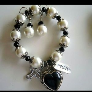 Handmade beaded bracelet with earrings set