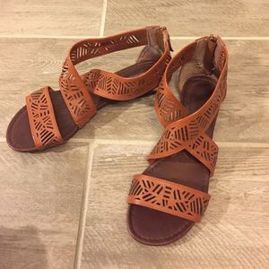 Brown strapped sandals women's size 8.5