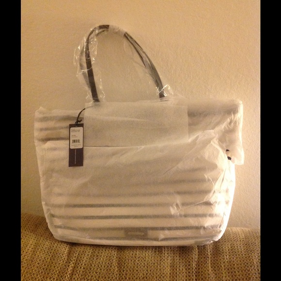 LAST CHANCE !!! Rebecca Minkoff Tote AND pouch - Picture 4 of 4