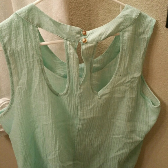 Razor back top - Picture 2 of 3