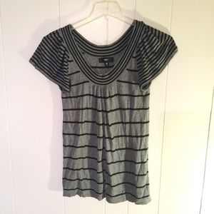 Mossimo Comfy Gray Black Top M
