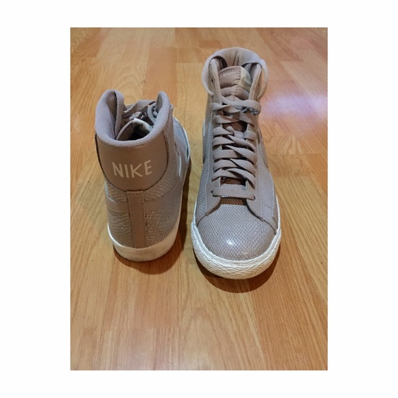Nike high tops shoes