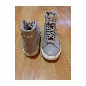 Nike high tops shoes