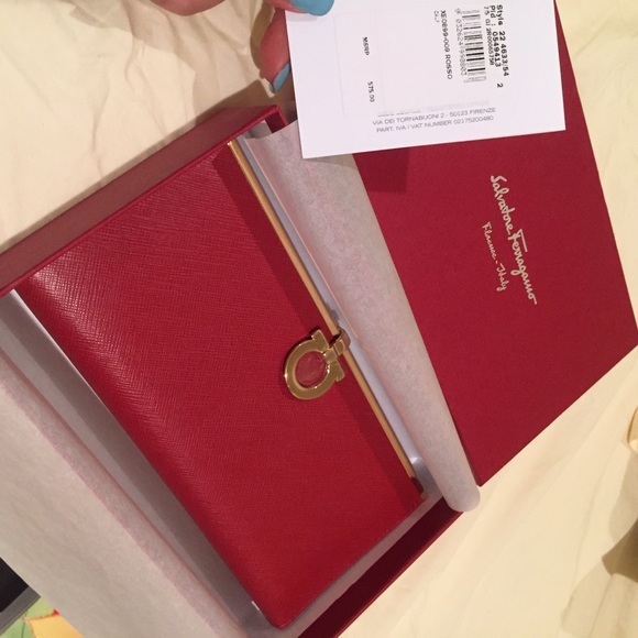 ⛔️SOLD⛔️ Ferragamo Wallet ⛔️SOLD⛔️ - Picture 3 of 4