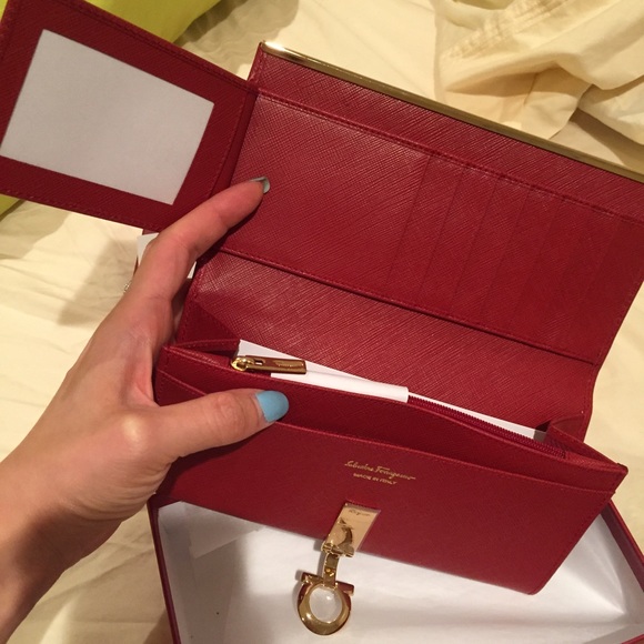 ⛔️SOLD⛔️ Ferragamo Wallet ⛔️SOLD⛔️ - Picture 4 of 4