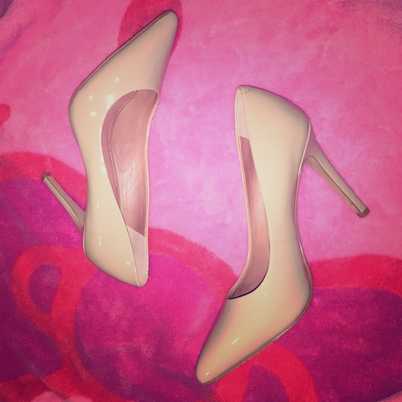 Vince Camuto Shoes - Vince Camuto Classic Nude Patent Pumps Heel