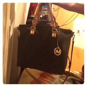 Micheal kors cross body bag