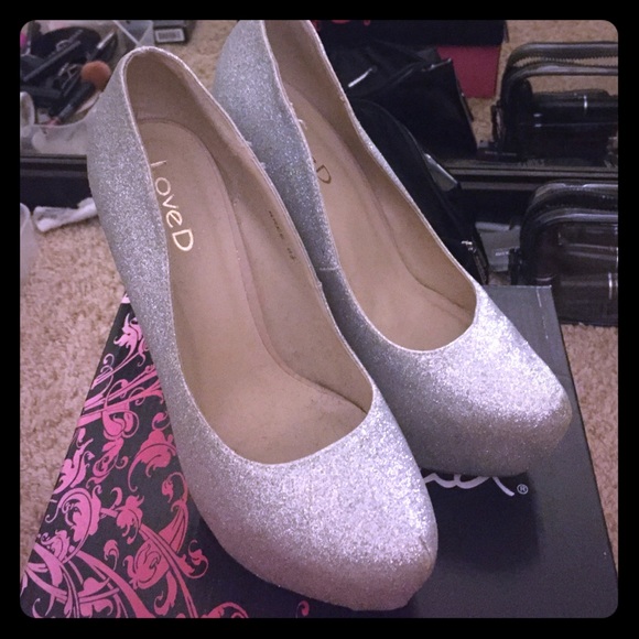 Silver glitter pumps