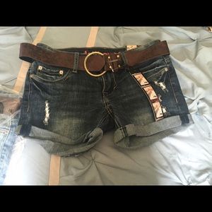 Dollhouse shorts with belt