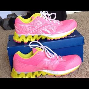Womens Reebok running shoes 6