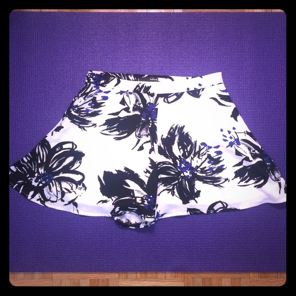 Aqua Bloomingdales high waisted floral shorts, xs