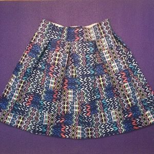 Small elastic banded Zig zag printed tribal skirt