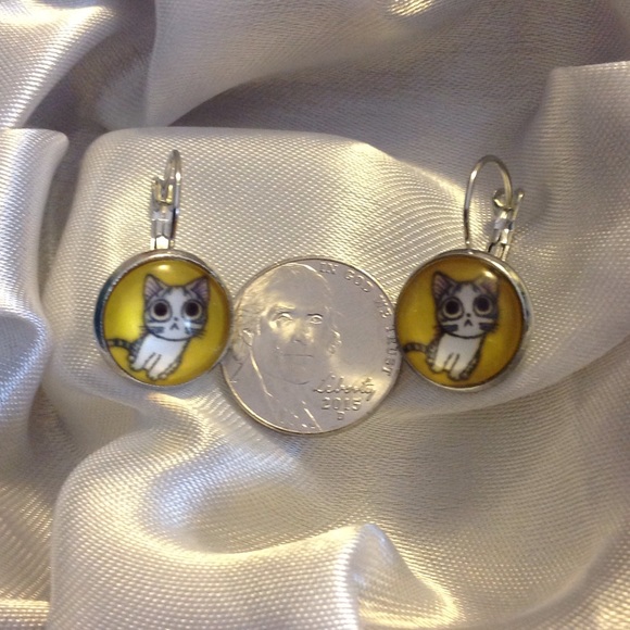 Quirky Cat Design Yellow Dangle Earrings - Picture 2 of 2