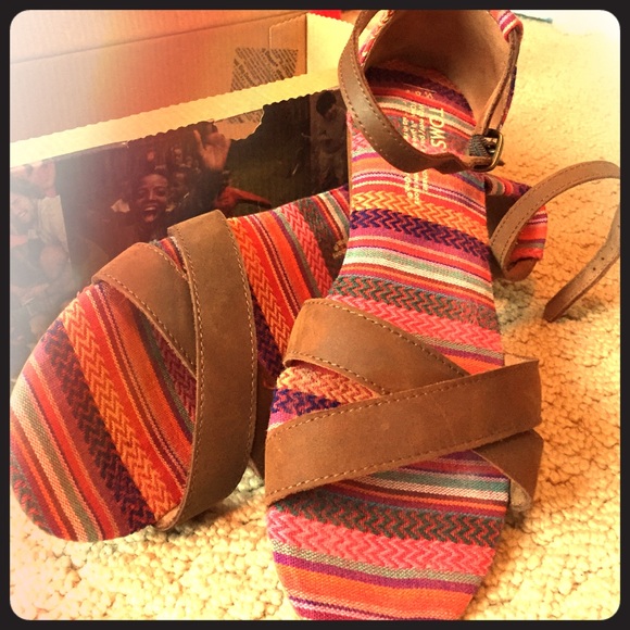 TOMS correa sandals! Adorable!