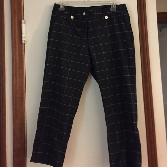 🔴NWOT🔴NIKE GOLF CAPRI'S - BLACK W/ WHITE PLAID‼️
