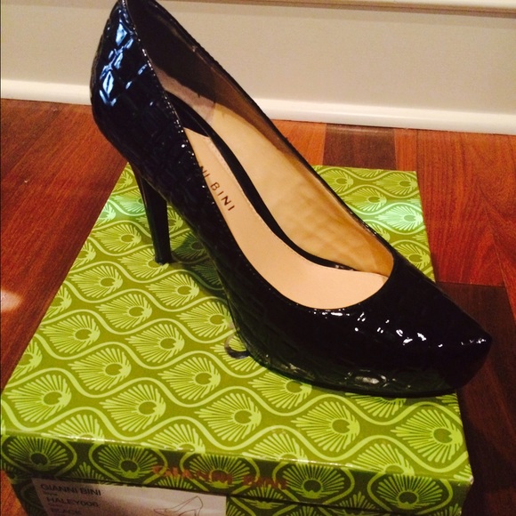 Gianni Bini black patent pumps