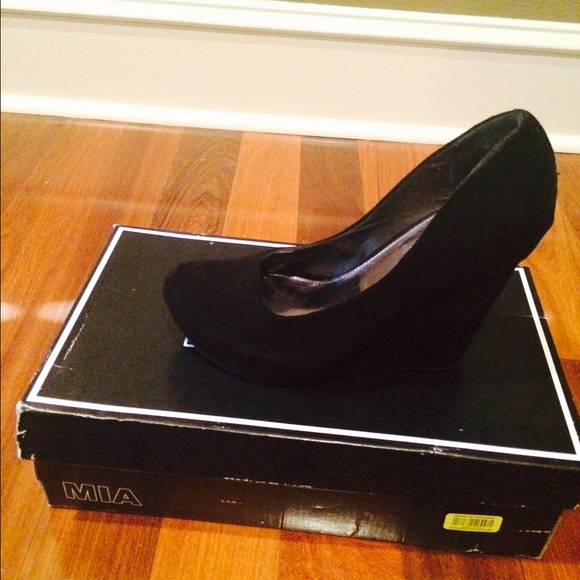 MIA black suede shoes