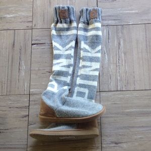 SOLD Vs pink mukluks grey