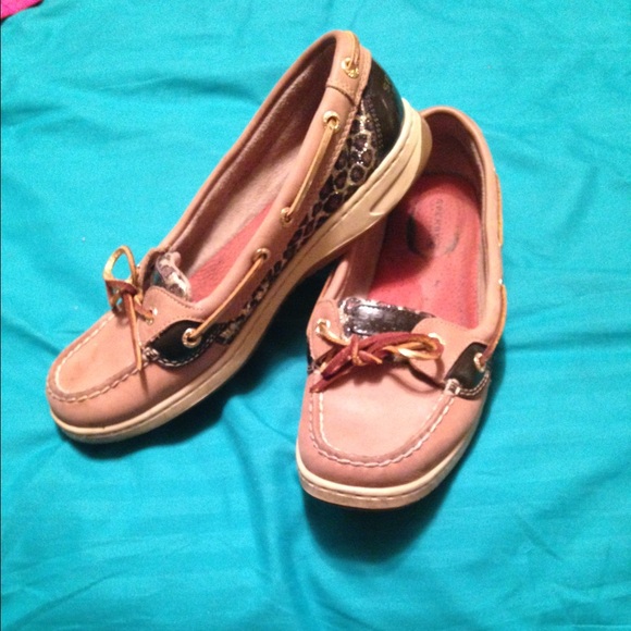 Woman sz8 sperrys